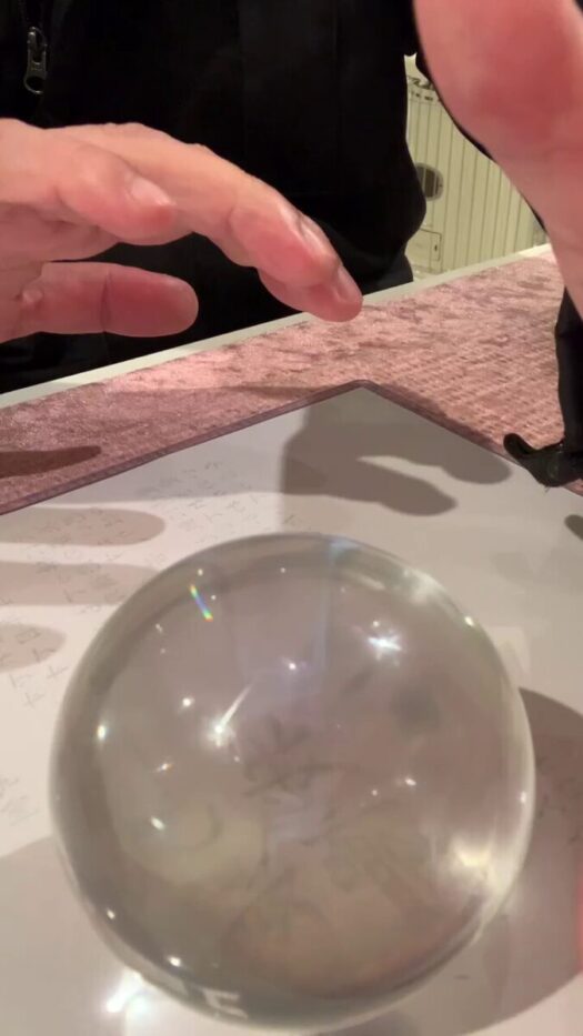 タロット占い「フォーチュン ヒーリング ™」公式ブログ | 精神を集中してクリスタル水晶球に意識を伝える